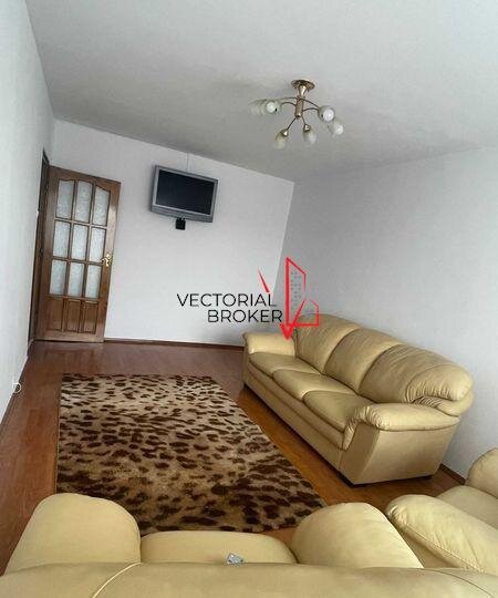 Basarabia Inchiriere Apartament 3 camere, Cernauti,curat,mobilat